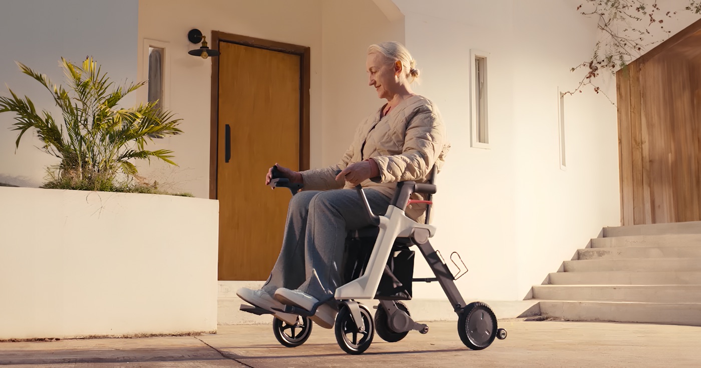 Roamate seated mobility outdoors